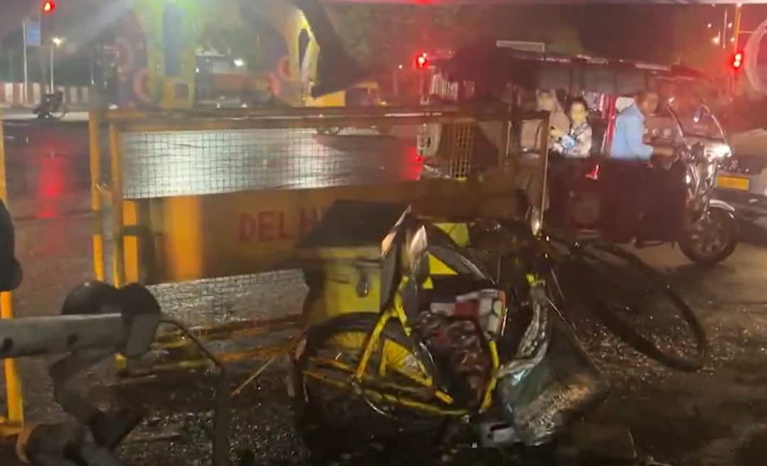 Delhi Storm Havoc: Man Dies In Nizamuddin After Electric Pole Falls On Him Delhi Storm Havoc: Man Dies In Nizamuddin After Electric Pole Falls On Him