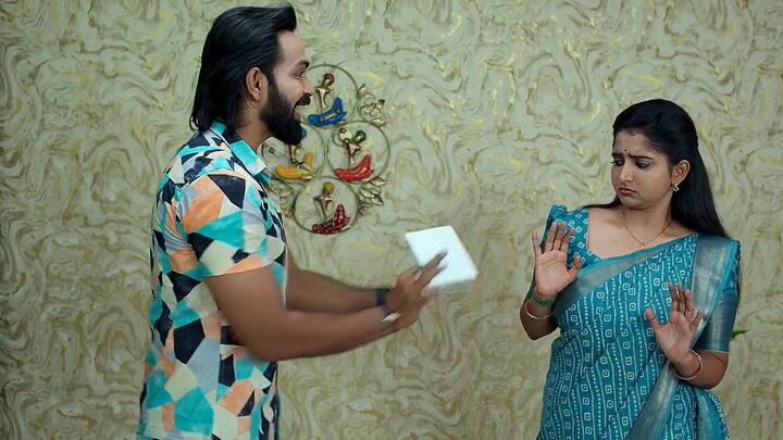 రాసిన లెటర్ కావ్యకు ఇస్తాడు. ఇది చదివాక మీరు నన్ను అపార్థం చేసుకున్నారని మీకే అర్థం అవుతుంది అంటాడు. ఇవ్వండి చదువుతా అని తీసుకుంటుంది