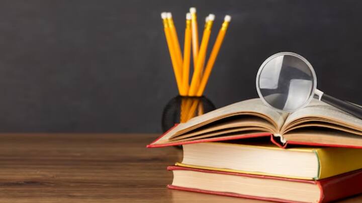 এর আগে, ২০১১ সালে যে আদমশুমারি হয়, তার নিরিখে কেরলই সাক্ষরতার হারে সবচেয়ে এগিয়ে ছিল, ৯৪ শতাংশ। ৯২.২৮ শতাংশ সাক্ষরতার হার ছিল লক্ষদ্বীপে। তারা দ্বিতীয় স্থানে পেয়েছিল। তৃতীয় স্থানে ছিল মাত্র ১১ লক্ষ জনসংখ্য়ার রাজ্য মিজোরাম। সেই সময় রাজ্যে সাক্ষরতার হার ছিল ৯১.৩৩ শতাংশ, যা বেড়ে ৯৮.২ শতাংশ হল।