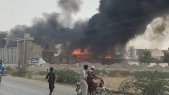 Sindh Interior Minister Zia-ul-Hassan Lanjar : पाकिस्तानात आगडोंब सुरुच; आता सिंध प्रांताच्या गृहमंत्र्यांचं घर पेटवलं, अंदाधुंद हवेत गोळीबार, कालवा प्रकल्पावरून वाद पेटला