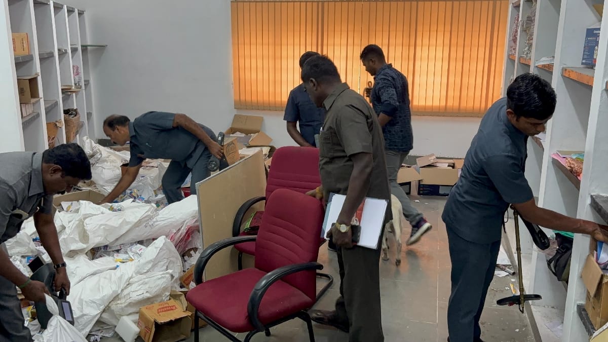 சேலத்தில் பெரும் பரபரப்பு... ஆட்சியர் அலுவலகத்திற்கு வெடிகுண்டு மிரட்டல்