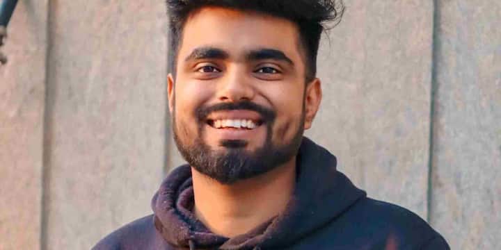 कमाई के मामले में देखा जाए तो CarryMinati फिलहाल Dushyant Kukreja से काफी आगे हैं. उनका कंटेंट वाइड ऑडियंस को अपील करता है, और उनकी ब्रांड वैल्यू भी ज्यादा है. हालांकि Dushyant Kukreja की ग्रोथ भी तेजी से हो रही है, और भविष्य में वह कमाई के मामले में और आगे बढ़ सकते हैं.