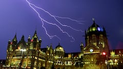 महाराष्ट्र में बारिश से कहीं घरों में घुसा पानी तो कही पेड़ गिरने से बड़ी दुर्घटना, क्या है मौसम विभाग का अपडेट?
