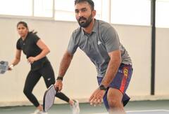 बारिश ने रोकी प्रैक्टिस तो RCB के खिलाड़ियों ने खेला यह नया खेल, तस्वीरें हो रहीं वायरल