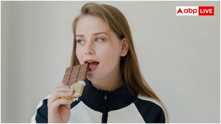 कुछ मीठा हो जाए... वैसे तो यह टैगलाइन एक विज्ञापन की है, लेकिन हमारी जिंदगी भी मीठे के बिना अधूरी रहती है. आइए जानते हैं कि कब कितना मीठा खाना चाहिए?