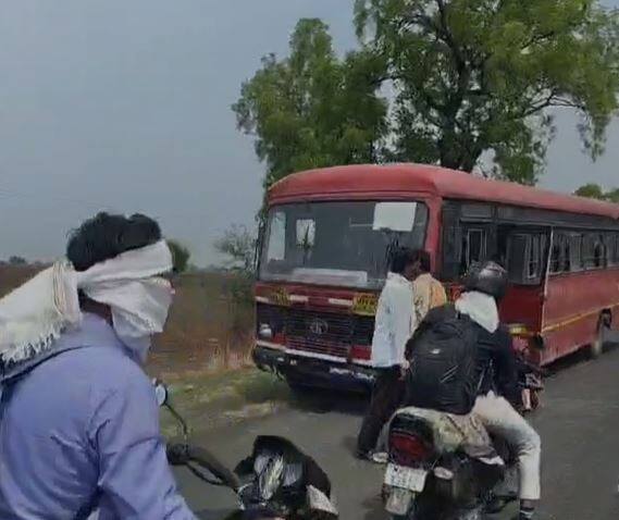 या घटनेने बसचा प्रवास किती सुरक्षित असा प्रश्न निर्माण झाला आहे.
