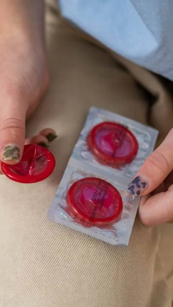 क्या बस ड्राइवर को भी फर्स्ट एड बॉक्स में रखना होता है कंडोम?