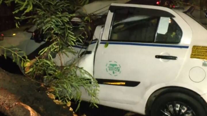 दिल्ली एयरपोर्ट से उड़ानें प्रभावित हुईं हैं. चंडीगढ़ और कोलकाता में भी भारी बारिश और आंधी-तूफान के चलते फ्लाइट सेवा पर असर पड़ा.