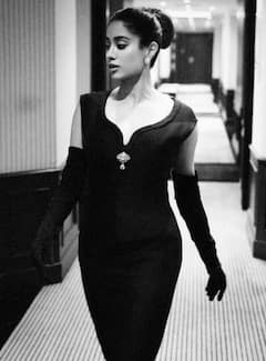 Cannes 2025: जाह्नवी कूपर ने Dior की विंटेज ड्रेस पहन कान्स में दिखाया फैशन का जलवा, एक्ट्रेस का लुक देख थाम लेंगे दिल