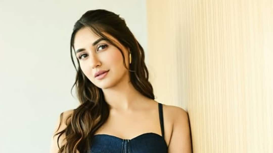 Nikita Dutta Tests Positive For COVID-19 Along With Her Mother, Currently In Quarantine