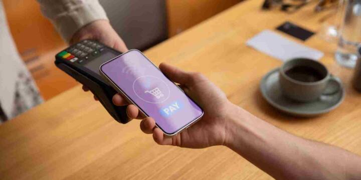 इन नंबरों की पहचान सरकार के पोर्टल्स जैसे 'चक्षु' प्लेटफॉर्म, NCRP (National Cybercrime Reporting Portal) और बैंकों में दर्ज शिकायतों के आधार पर की जा रही है. जब किसी यूज़र की तरफ से फ्रॉड की रिपोर्ट की जाती है और उसमें कोई मोबाइल नंबर शामिल होता है तो वही डेटा इस टूल में जुड़ जाता है.