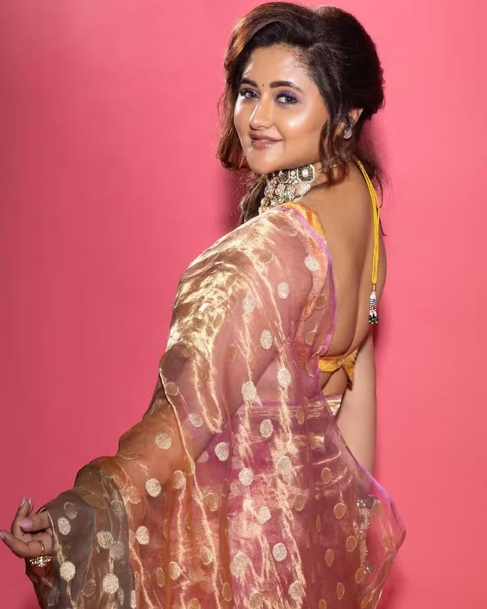 अभिनेत्री ने कहा, 'इंडस्ट्री की कई बड़ी अभिनेत्रियों ने इस घटना का अनुभव किया है।' कई बड़ी अभिनेत्रियों को काम के लिए इस मजबूरी का सामना करना पड़ा है। मेरे साथ भी ठीक वैसा ही हुआ था।