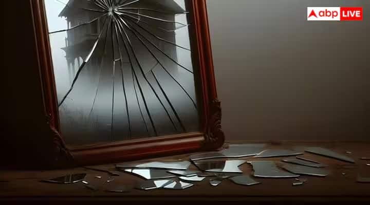 काच तुटण्याचा संबंध म्हणजे नकारात्मक ऊर्जा, दुर्भाग्य यांच्याशी जोडण्यात येतो. पण, वास्तूशास्त्रानुसार, काच तुटण्याचा संकेत नेमका काय आहे ते जाणून घेऊयात.