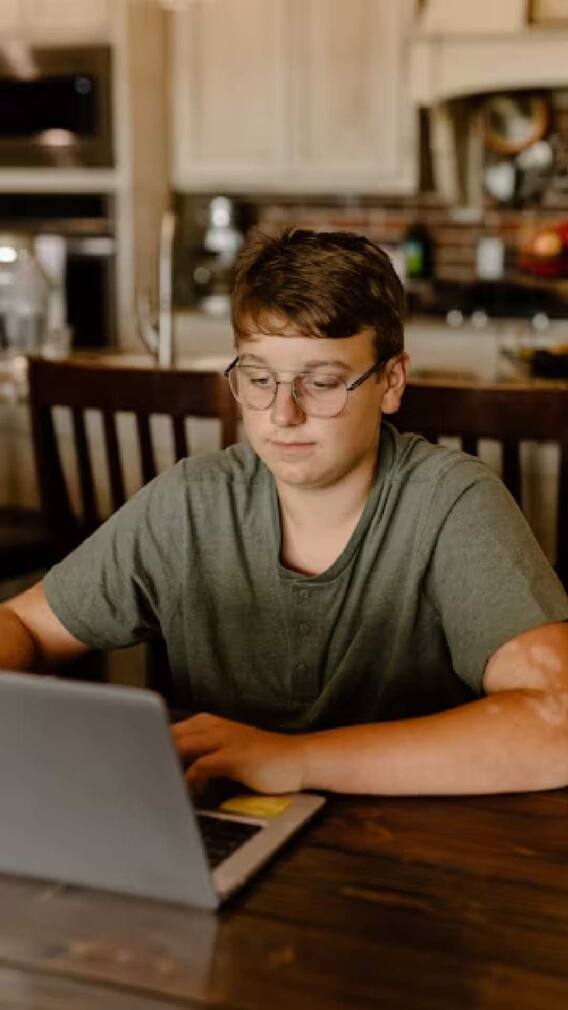 ऑनलाईन शिक्षणाचा मुलांच्या डोळ्यांवर होणारा परिणाम!