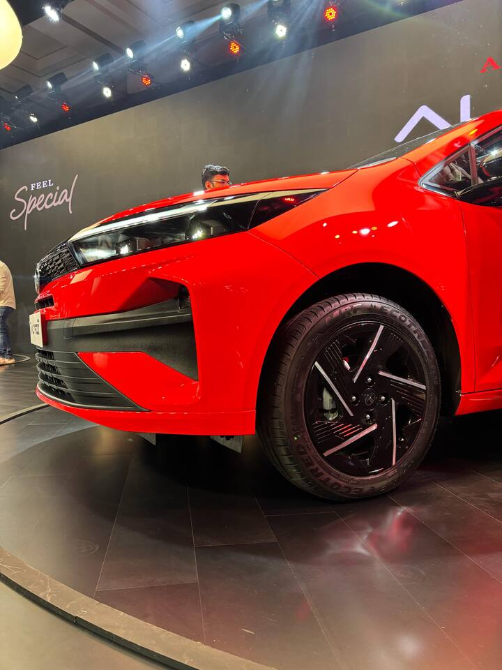 টাটা লঞ্চ করল নতুন অলট্রোজ ফেসলিফট । অনেকদিন ধরেই এই গাড়ির ফেসলিফটের দিকে তাকিয়ে ছিল গাড়ি বাজার। কম দামে এই হ্যাচব্যাক এবার দিচ্ছে আরও বেশি ফিচার।