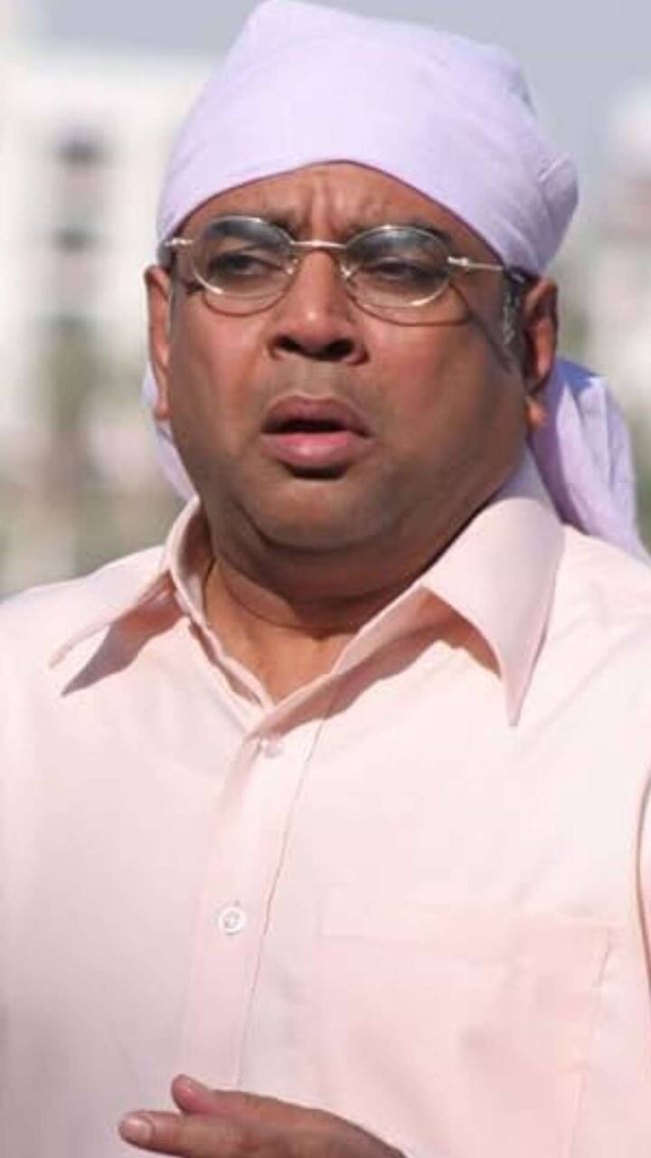 प्रोडक्शन हाउस की तरफ से ये भी कहा गया है कि 'अगर परेश रावल 7 दिनों के अंदर ये हर्जाना नहीं भरते हैं तो उनके खिलाफ कड़ा एक्शन लेते हुए आगे की कार्यवाई शुरू की जाएगी. अब ये मामला जबरदस्त तूल पकड़ चुका है. इस सब के बीच परेश रावल की तरफ से कोई रिएक्शन नहीं आया है.