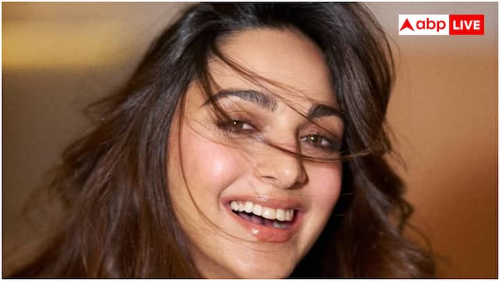 कियारा अपने दिन की शुरुआत 30 मिनट की कार्डियो एक्सरसाइज से करती हैं. इसमें वह स्विमिंग, साइकिलिंग या तेज वॉकिंग शामिल है. इसके बाद वह जिम में वेट ट्रेनिंग करती हैं, जिसमें डंबल एक्सरसाइज, प्लैंक और स्क्वैट्स शामिल होते हैं.