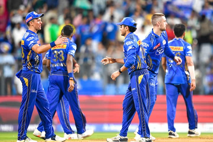 Mumbai won this match and confirmed their place in the playoffs. This was Mumbai's 8th win in 13 matches. He is currently fourth on the points table with 16 points.