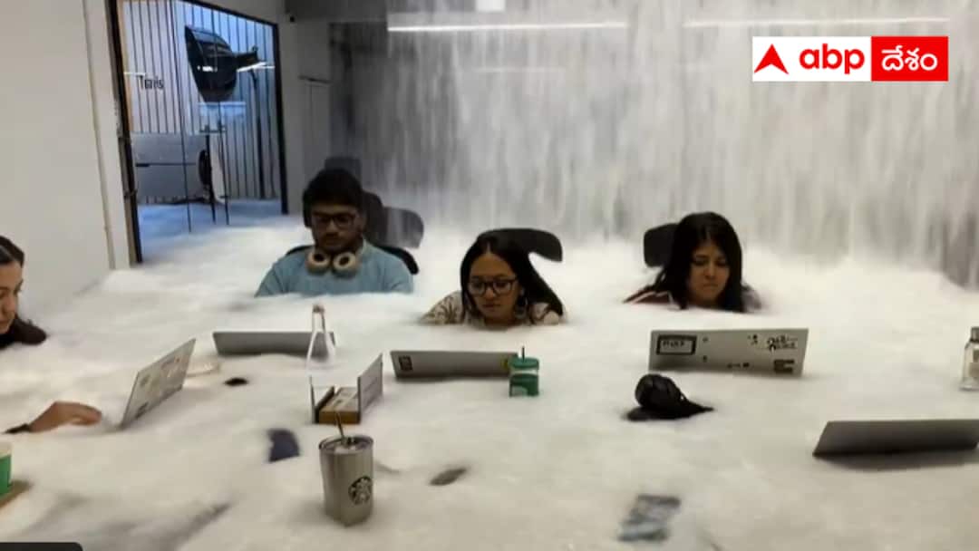 Bangalore Memes: బెంగళూరును ముంచెత్తిన వర్షాలు - జోకులతో ఆడుకున్న నెటిజన్లు - వైరల్ మీమ్స్ Bengaluru netizens are making comedy with memes about the rains Bangalore Memes: బెంగళూరును ముంచెత్తిన వర్షాలు - జోకులతో ఆడుకున్న నెటిజన్లు - వైరల్ మీమ్స్