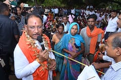 विष्णु देव साय ने हरगवां का किया दौरा, कटहल, आम और महुआ पेड़ के नीचे लगाई चौपाल, ग्रामीणों ने CM से की ये शिकायत