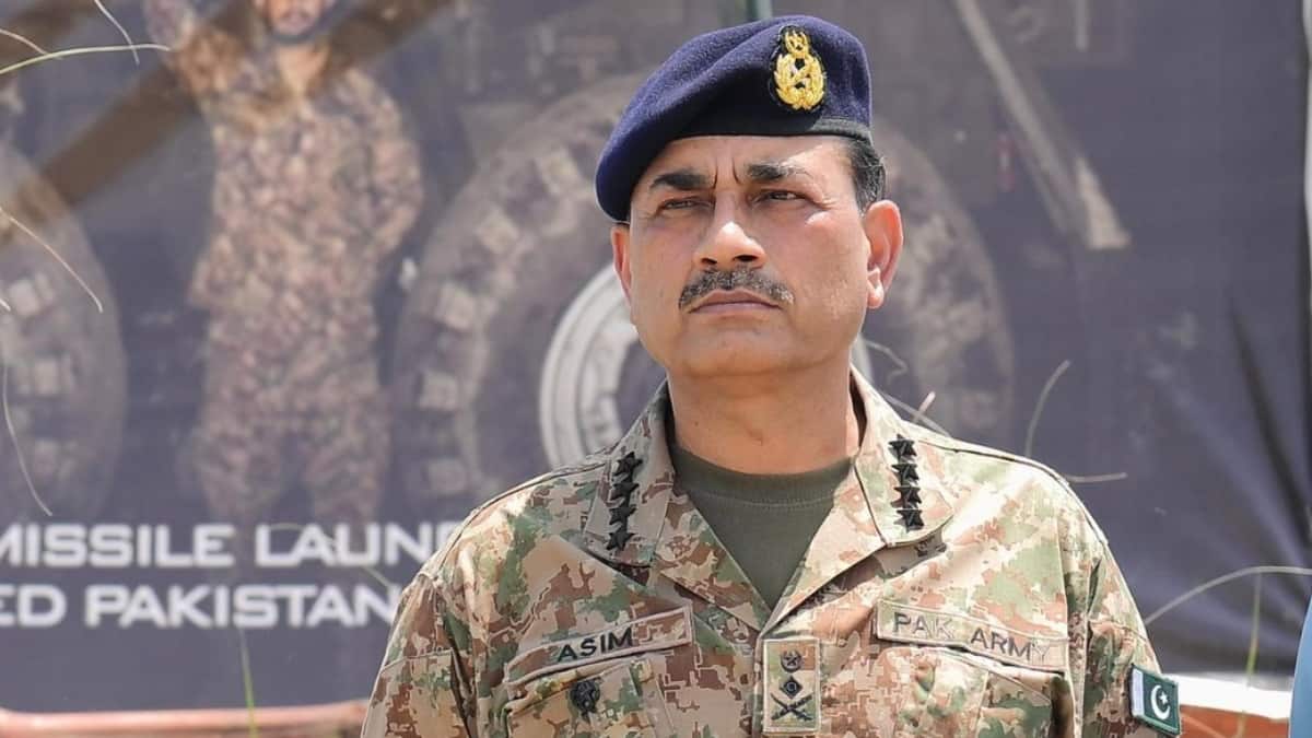 शहबाज शरीफ ने आसिम मुनीर को क्यों बनाया फील्ड मार्शल? सामने आया PAK आर्मी चीफ का सबसे बड़ा डर