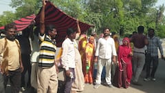 भीषण गर्मी में ना छाता है ना पानी, दरी सिर पर लेकर पेयजल समस्या को लेकर जोधपुर कलेक्ट्रेट पहुंचे लोग