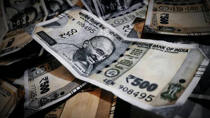 ਇਸ ਰਲੇਵੇਂ ਦਾ ਟੀਚਾ ਮੌਜੂਦਾ ਤਨਖਾਹ ਵਾਧੇ ਦੀਆਂ ਅਸਮਾਨਤਾਵਾਂ ਨੂੰ ਖਤਮ ਕਰਨਾ ਤੇ ਇੱਕ ਵਧੇਰੇ ਪਾਰਦਰਸ਼ੀ ਤਨਖਾਹ ਢਾਂਚਾ ਬਣਾਉਣਾ ਹੈ। ਇਨ੍ਹਾਂ ਪੱਧਰਾਂ ਨੂੰ ਜੋੜ ਕੇ, ਇਹ ਉਮੀਦ ਕੀਤੀ ਜਾਂਦੀ ਹੈ ਕਿ ਕਰਮਚਾਰੀ ਵਧੇਰੇ ਗ੍ਰੋਥ ਦਾ ਅਨੁਭਵ ਕਰਨਗੇ ਕਿਉਂਕਿ ਇਹ ਖੜੋਤ ਨੂੰ ਘਟਾਏਗਾ ਤੇ ਸਮੇਂ ਦੇ ਨਾਲ ਵਿੱਤੀ ਸੁਧਾਰ ਨੂੰ ਵਧਾਏਗਾ। ਇਸ ਵੇਲੇ ਲੈਵਲ-1 ਕਰਮਚਾਰੀ ਦੀ ਮਾਸਿਕ ਮੂਲ ਤਨਖਾਹ 18,000 ਰੁਪਏ ਹੈ। ਜਦੋਂਕਿ ਲੈਵਲ-2 ਕਰਮਚਾਰੀ ਨੂੰ 19,900 ਰੁਪਏ ਮਿਲਦੇ ਹਨ। ਰਲੇਵੇਂ ਤੋਂ ਬਾਅਦ ਲੈਵਲ-1 ਦੇ ਕਰਮਚਾਰੀਆਂ ਨੂੰ ਹੋਰ ਲਾਭ ਮਿਲ ਸਕਦੇ ਹਨ ਕਿਉਂਕਿ ਨਵਾਂ ਤਨਖਾਹ ਢਾਂਚਾ ਇਸ ਪੱਧਰ ਤੋਂ ਸ਼ੁਰੂ ਹੋਵੇਗਾ। ਇਸ ਤੋਂ ਇਲਾਵਾ ਇਹ ਉਮੀਦ ਕੀਤੀ ਜਾਂਦੀ ਹੈ ਕਿ 8ਵਾਂ ਤਨਖਾਹ ਕਮਿਸ਼ਨ 2.86 ਤੱਕ ਫਿਟਮੈਂਟ ਫੈਕਟਰ ਲਾਗੂ ਕਰ ਸਕਦਾ ਹੈ। ਇਸ ਕਾਰਨ ਅਨੁਮਾਨਿਤ ਸੋਧੀ ਹੋਈ ਮੂਲ ਤਨਖਾਹ 51,480 ਰੁਪਏ ਤੱਕ ਵਧਣ ਦੀ ਉਮੀਦ ਹੈ।