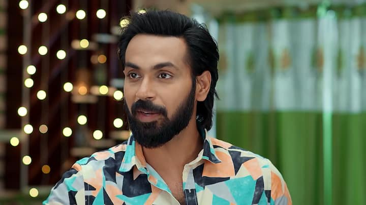 సుభాష్.. ఇంట్లో వాళ్ల పేర్లు ఒక్కొక్కటిగా చెబుతుంటాడు...నేను ఈ కుటుంబానికి ఏమవుతానని చెబుతారో అని కావ్య టెన్షన్ పడుతుంది. సుభాష్ కొడుకు, కోడలి పేరు చెప్పబోయి ఆగిపోతాడు. రాజ్ కల్పించుకుని ఇప్పుడు కొడుకులేడు అంటాడు