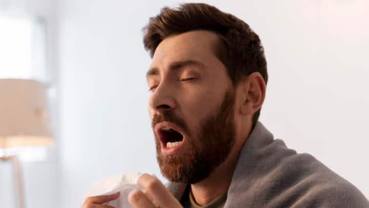 এই ঘটনাকে বিরল বলে উল্লেখ করেন চিকিৎসকরা। কারণ সচরাচর শ্বাসনালি চিড়ে যাওয়া বা ছিঁড়ে যাওয়ার ঘটনা ঘটে না, যাও বা ঘটে তা বড় ধরনের আঘাত বা অস্ত্রোপচারের সময় কাটাছেঁড়ার জেরে। আর হাঁচতে গিয়ে শ্বাসনালি ছিঁড়ে যাওয়ার মতো ঘটনা আগে কখনও ঘটেইনি। চিকিৎসকরা জানিয়েছেন, হাঁচির সময় মুখ এবং নাক যদি বন্ধ থাকে, শ্বাসনালির উপর চাপ ২০ গুণ বেড়ে যায়। তাই হাঁচির সময় তা আটকানোর জন্য নাক-মুখ কখনওই বন্ধ রাখা উচিত নয় বলে মত চিকিৎসকদের।