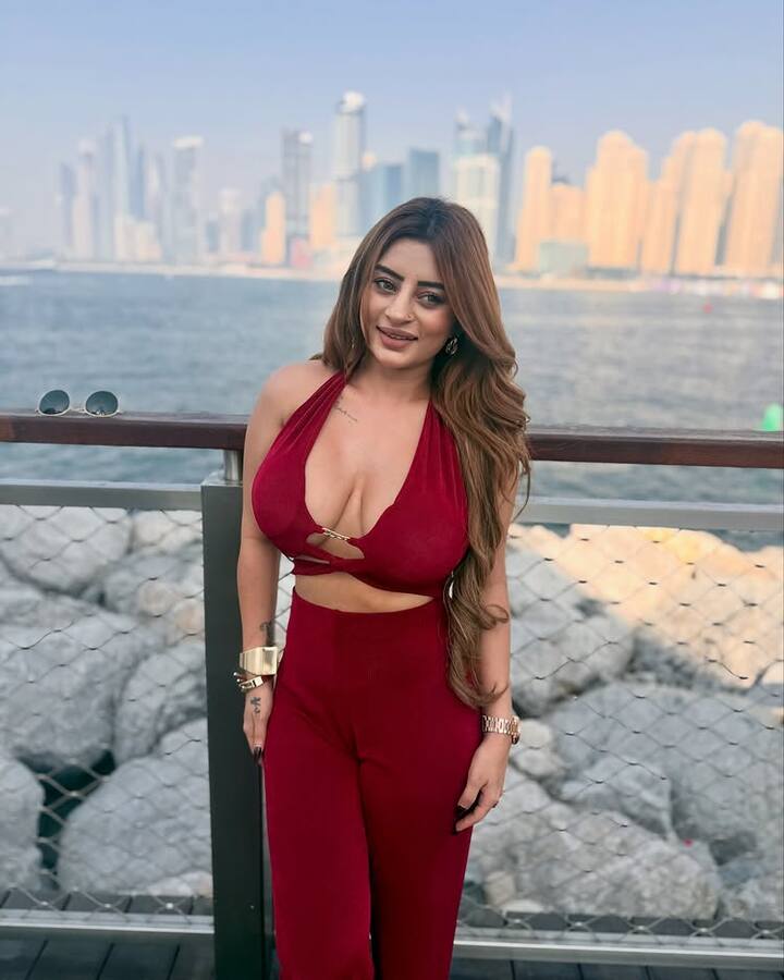 સોશિયલ મીડિયા ઈન્ફ્લુએન્સર, મોડલ અને એક્ટ્રેસ અંકિતા દવે સોશિયલ મીડિયા પર હોટ ફોટો પોસ્ટ કરવાને કારણે અવારનવાર ચર્ચામાં રહે છે. હાલમાં જ તેની કેટલીક તસવીરો સોશિયલ મીડિયા પર વાયરલ થઈ રહી છે.