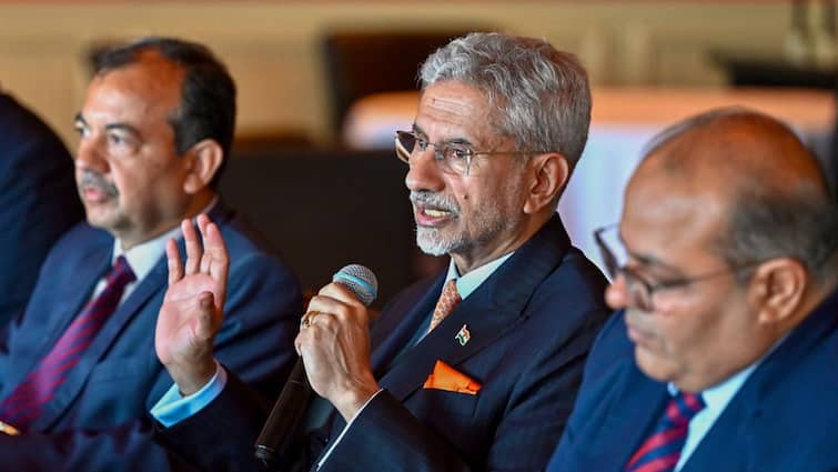 MEA S Jaishankar Netherlands Visit statement on Pakistan Donald Trump Operation Sindoor एस. जयशंकर का ट्रंप पर बड़ा बयान, बोले- ‘पाकिस्तान को खामियाजा भुगतना पड़ेगा’