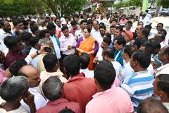 Nirmal District News: ప్రతి గింజను ప్రభుత్వం కొనుగోలు చేస్తుంది- రైతులకు భరోసా ఇచ్చిన నిర్మల్ జిల్లా కలెక్టర్