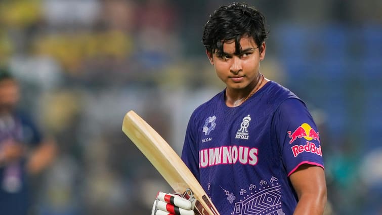 ipl star player vaibhav suryavanshi and bihar cricket team coach changed vinayak samant for next season अगले सीजन के लिए वैभव सूर्यवंशी का बदला कोच, 20 लाख रुपये होगी सैलरी
