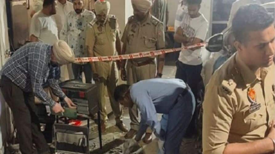 Punjab News NIA team reaches BJP leader's house, chaos erupts in the area; Foreign links come to light in this case... Punjab News: ਭਾਜਪਾ ਨੇਤਾ ਦੇ ਘਰ ਪਹੁੰਚੀ NIA ਦੀ ਟੀਮ, ਇਲਾਕੇ 'ਚ ਮੱਚੀ ਤਰਥੱਲੀ; ਇਸ ਮਾਮਲੇ 'ਚ ਵਿਦੇਸ਼ੀ ਲਿੰਕ ਆਏ ਸਾਹਮਣੇ... 