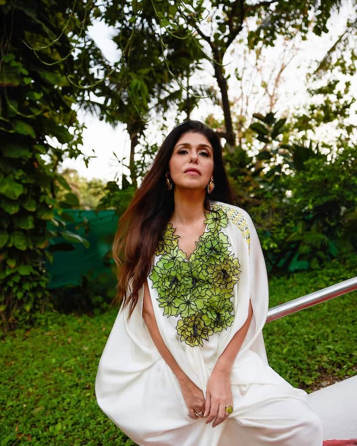 Anita said- Kiara's bikini color is not green or yellow but Neon Lime is a green shed. This has been done so that people's attention goes on them immediately.