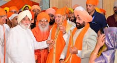 हेमकुंड साहिब यात्रा के लिए ऋषिकेश से पहला जत्था रवाना, CM धामी और राज्यपाल ने दिखाई हरी झंडी