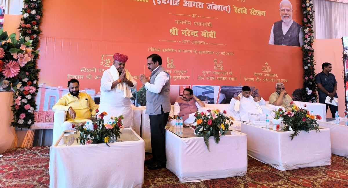 आगरा में DRM को लेकर BJP विधायकों का अलग-अलग नजरिया? एक ने की तारीफ तो दूसरे ने सुनाई खरी-खोटी