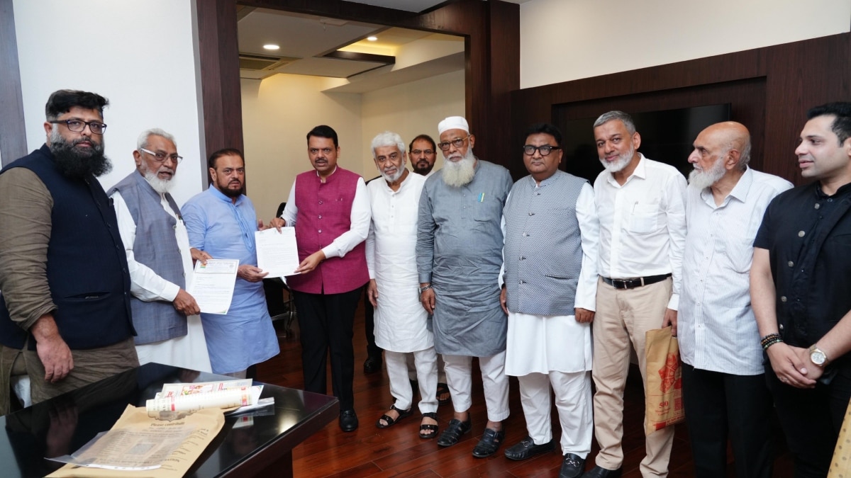 अबू आजमी ने CM फडणवीस से की मुलाकात, मस्जिदों में लगे लाउडस्पीकर को लेकर कर दी ये बड़ी मांग