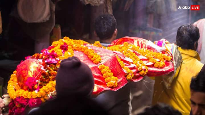 शुक्रवार को किसी शुभ कार्य के लिए जा रहे हैं और रास्ते में आर्थी या शव दिख जाए तो इसके अच्छा समझा जाता है. मान्यता है इससे पुण्य मिलता है और पूरा दिन अच्छा जाता है.