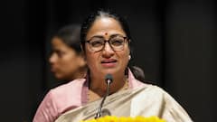 दिल्ली के कर्मचारियों को बड़ी राहत, तनाव कम होने पर रेखा गुप्ता सरकार ने छुट्टियां रद्द करने का आदेश लिया वापस