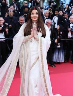 Cannes 2025:अभिषेक संग तलाक के दावे करने वालों को ऐश्वर्या राय का करारा जवाब,  मांग में सिन्दूर भरकर एक्ट्रेस ने कान्स में दिए पोज