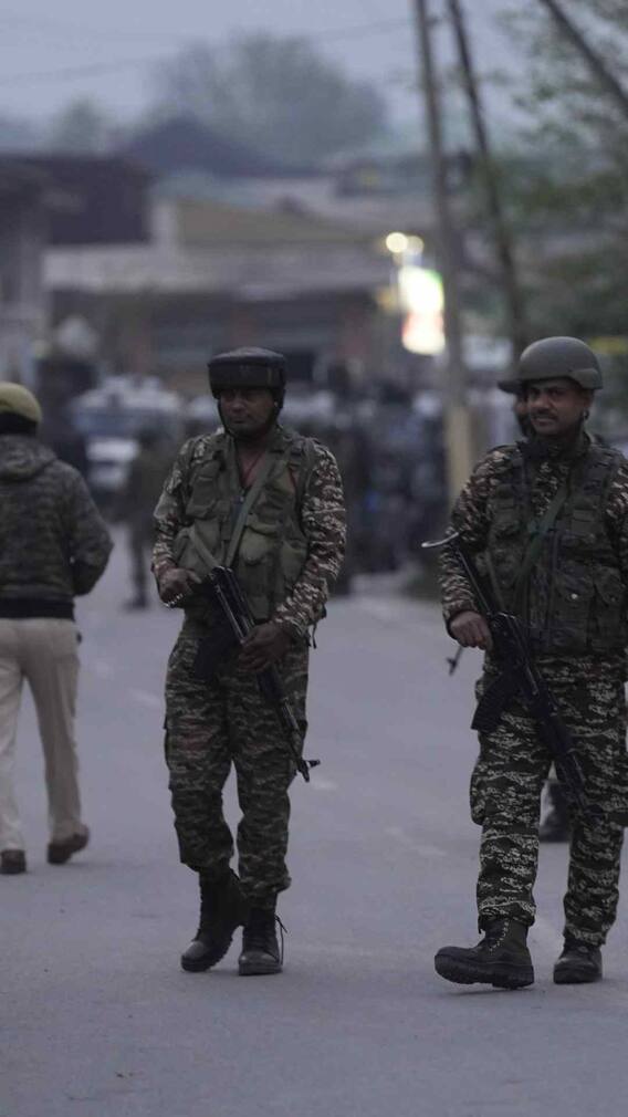 भारत-पाकिस्तान बंटवारे के वक्त किसके हाथों में थी सेना की कमान?