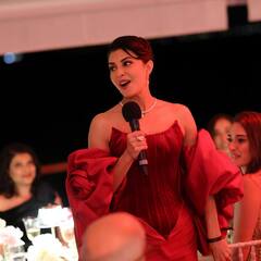 Jacqueline Fernandez Has A 'Fangirl' Moment With Jessica Alba At Cannes, See Pics