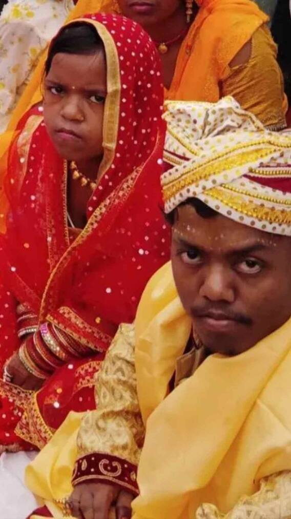 ढाई फुट के दूल्हा-दुल्हन को देखने उमड़ पड़ी भीड़