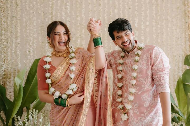 बता दें साल 2024 में अरमान मलिक ने लंबे वक्त से उनकी गर्लफ्रेंड रही आशना श्रॉफ से शादी की थी. उनकी शादी की झलक सोशल मीडिया पर जमकर वायरल हुई थी.