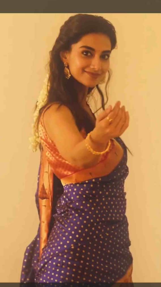 చీరకట్టి మల్లెపూలు పెట్టి..శేఖర్ కమ్ముల సాంగేసుకున్న మీనాక్షి!