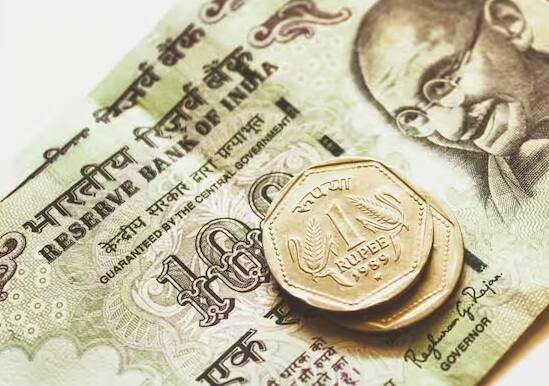 SBIની આ યોજનામાં કોઈપણ સામાન્ય નાગરિક રોકાણ કરી શકે છે. આ યોજનાનો પાકતી મુદત 3 થી 10 વર્ષનો છે. એટલે કે તમારે ઓછામાં ઓછા 3 વર્ષ અથવા વધુમાં વધુ 10 વર્ષ માટે રોકાણ કરવું પડશે.