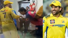 Watch: टीम इंडिया में सेलेक्शन के बाद, वैभव सूर्यवंशी ने पैर छूकर लिया धोनी का आशीर्वाद; वीडियो वायरल
