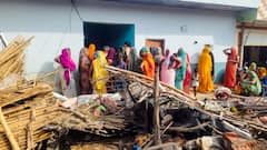 उत्तर प्रदेश में कुदरत का कहर, अलग-अलग जिलों में कुल 49 की मौत, कई जगह भारी नुकसान