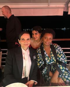 Jacqueline Fernandez Has A 'Fangirl' Moment With Jessica Alba At Cannes, See Pics